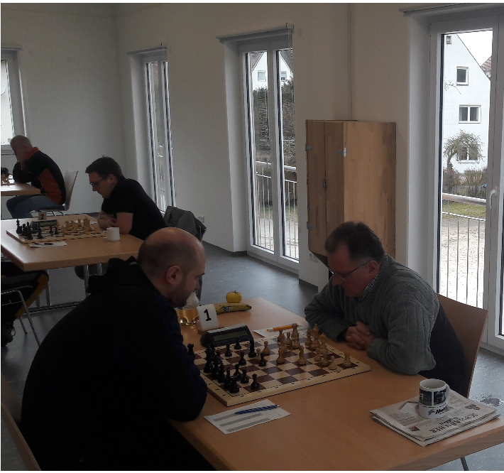 Dr. Alexander Pikal - Frank Manthey Die DWZ-Favoriten trafen in der 4. Runde aufeinander: